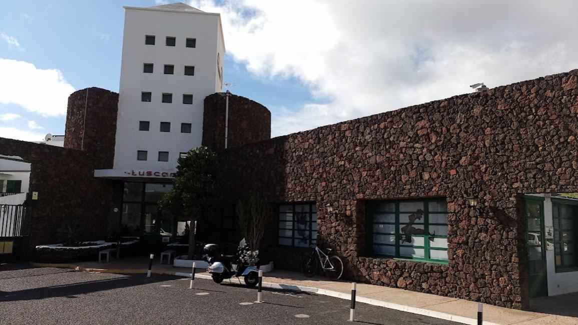 Tuscan Apartment Mit Meerblick Und Terrasse Costa Teguise Eksteriør bilde