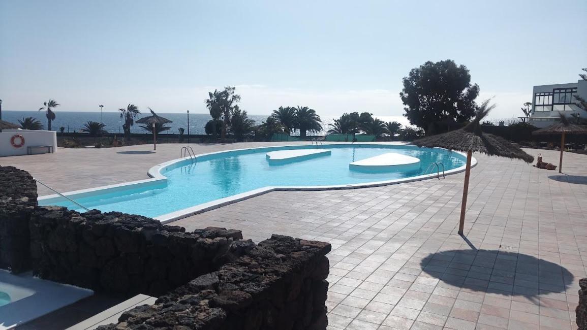 Tuscan Apartment Mit Meerblick Und Terrasse Costa Teguise Eksteriør bilde